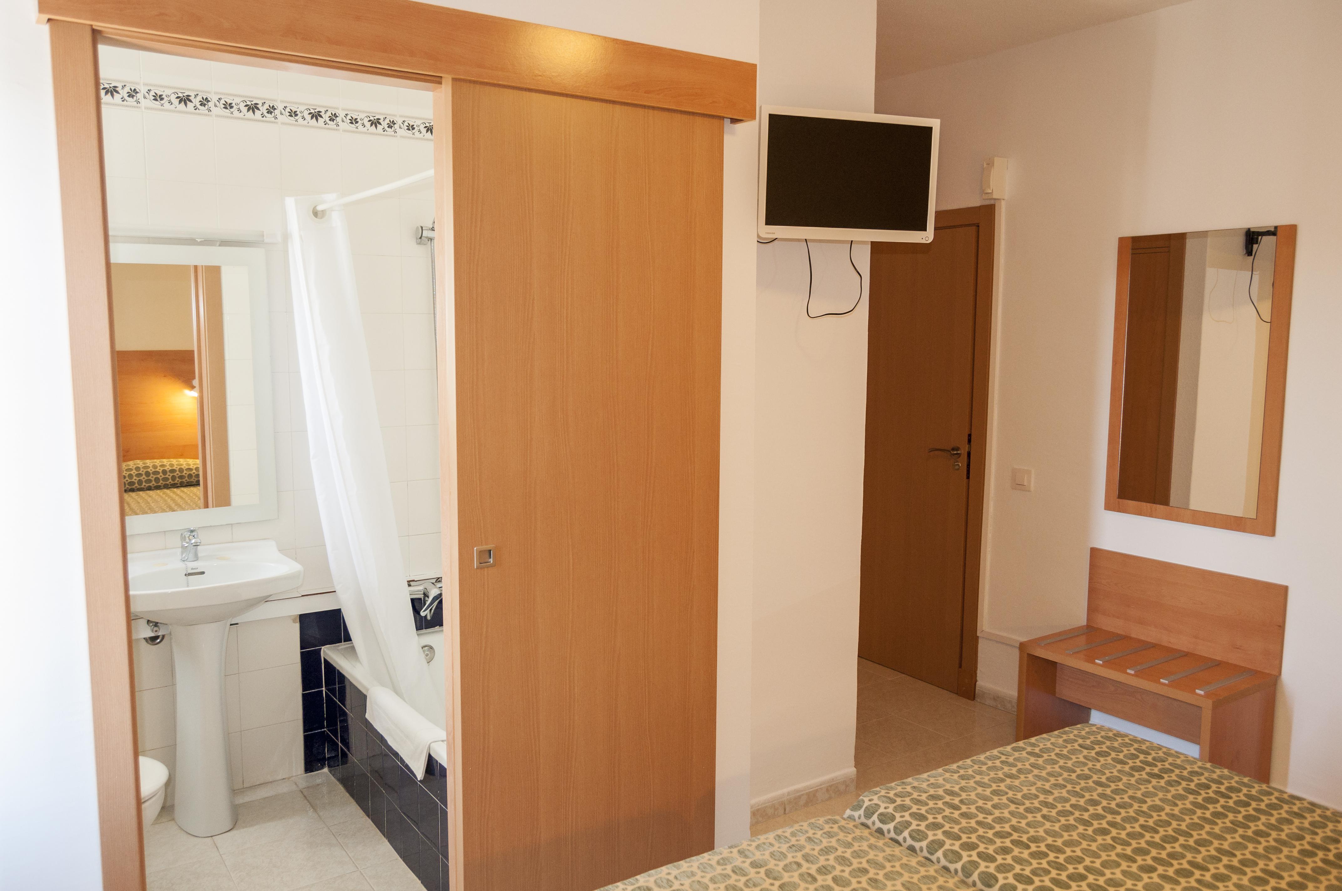 Hotel Madrid Сьюдадела Экстерьер фото