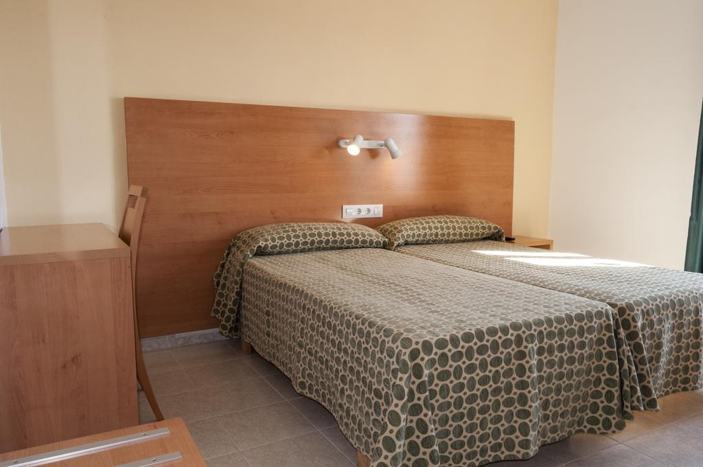 Hotel Madrid Сьюдадела Экстерьер фото