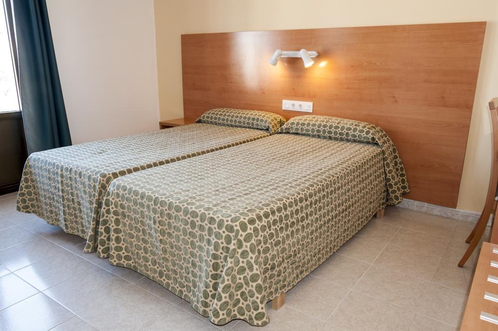 Hotel Madrid Сьюдадела Экстерьер фото