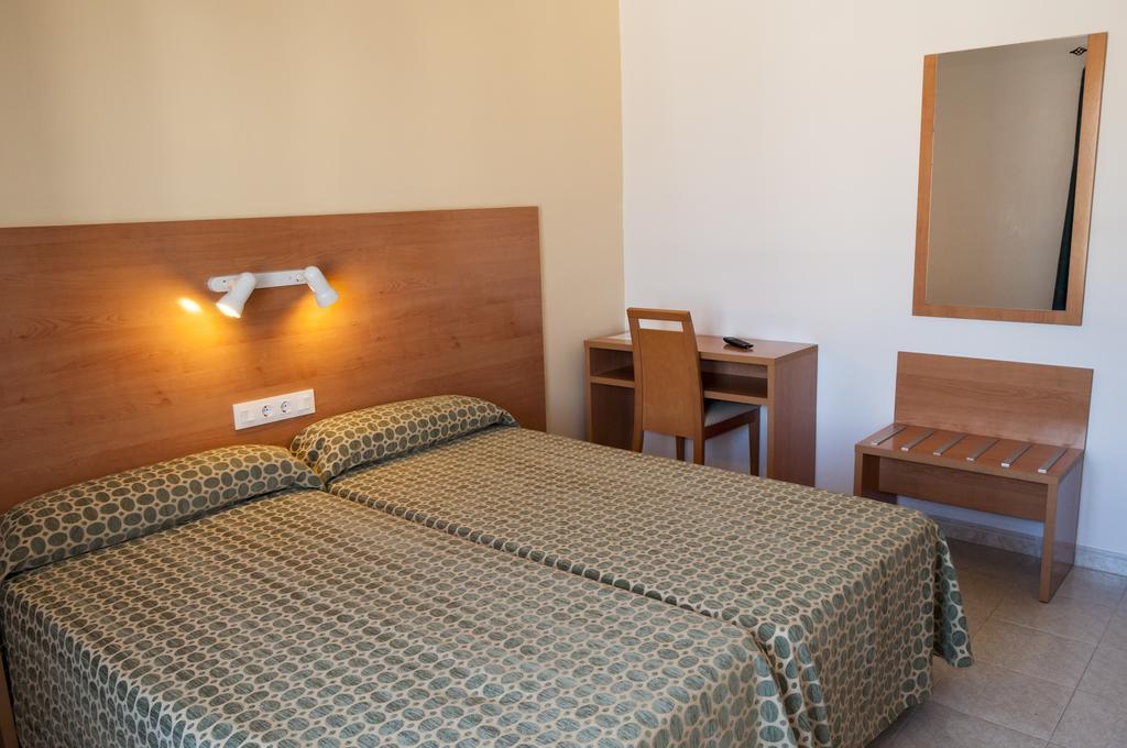 Hotel Madrid Сьюдадела Экстерьер фото