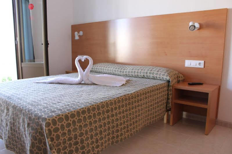 Hotel Madrid Сьюдадела Экстерьер фото